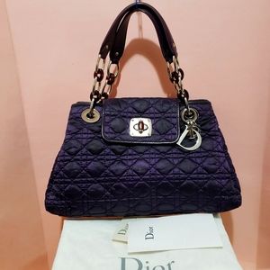 6️⃣5️⃣0️⃣Auth Lock Medium tote nylon cannage